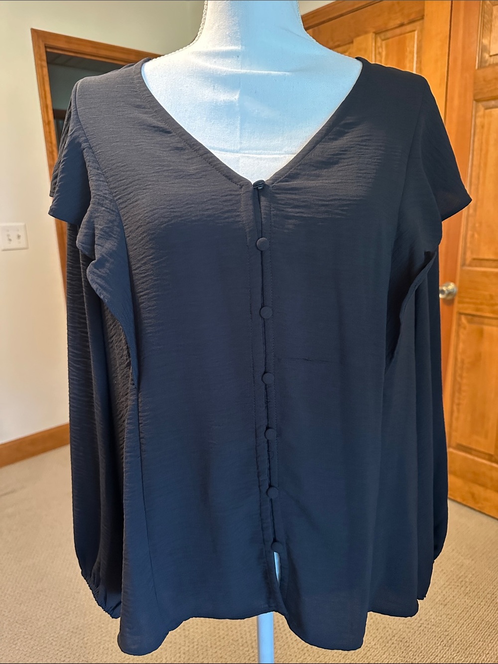 Nine West Black V-Neck Button-Front Women's Blouse XL never worn